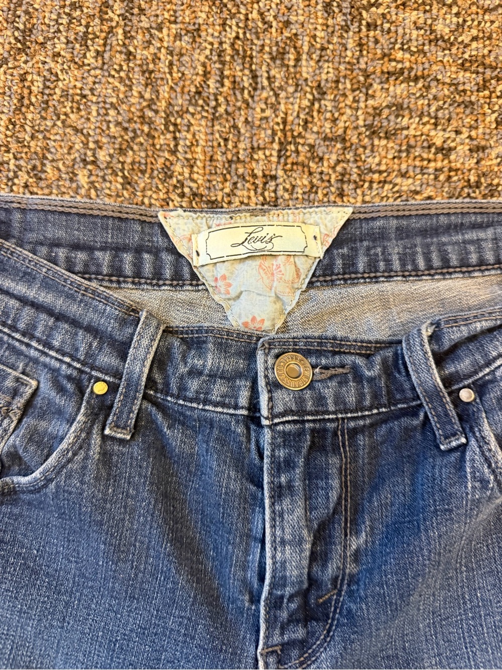 Vintage Levi's Women's Dark Blue Denim Size 8 Bermuda Shorts - Picture 3 of 9